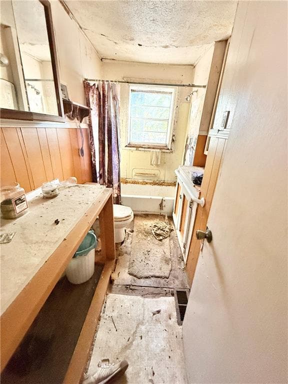 3 bedroom, 1 bathroom, 1,195 sq ft single family residence for sale at 5596 Lakeside Drive, Union City, GA 30291 — photo 9