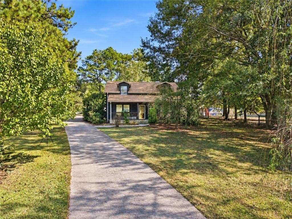 3 bedroom, 2 bathroom, 2,200 sq ft single family residence for sale at 432 Valley Drive, Cedartown, GA 30125 — photo 2
