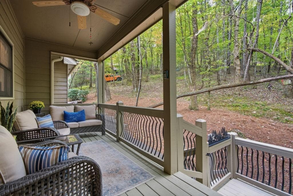 4 bedroom, 4 bathroom, 2,905 sq ft single family residence for sale at 77 Raccoon Run Lane, Big Canoe, GA 30143 — photo 4