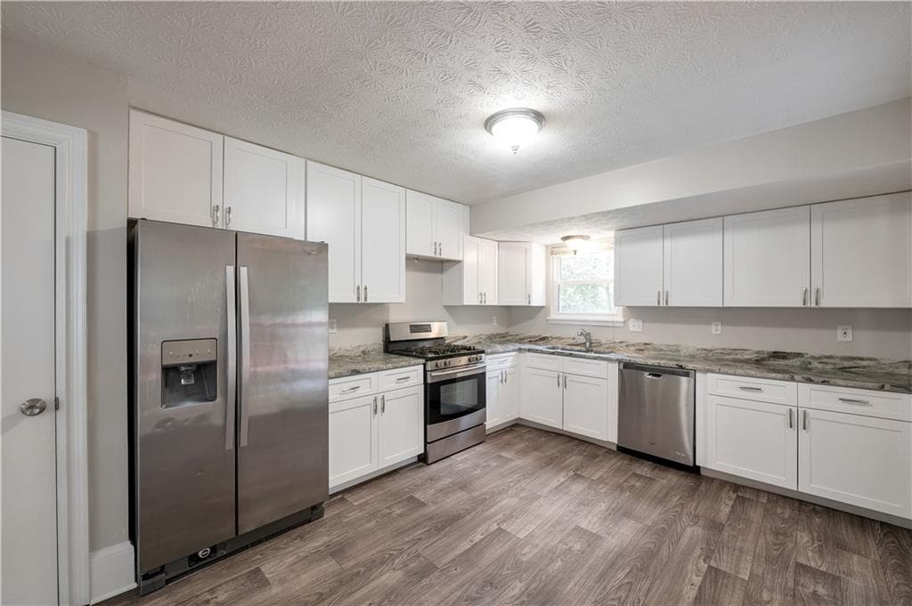 5 bedroom, 3 bathroom, 2,624 sq ft single family residence for rent at 4720 Jamerson Forest Circle, Marietta, GA 30066 for $2,795 a month — photo 3