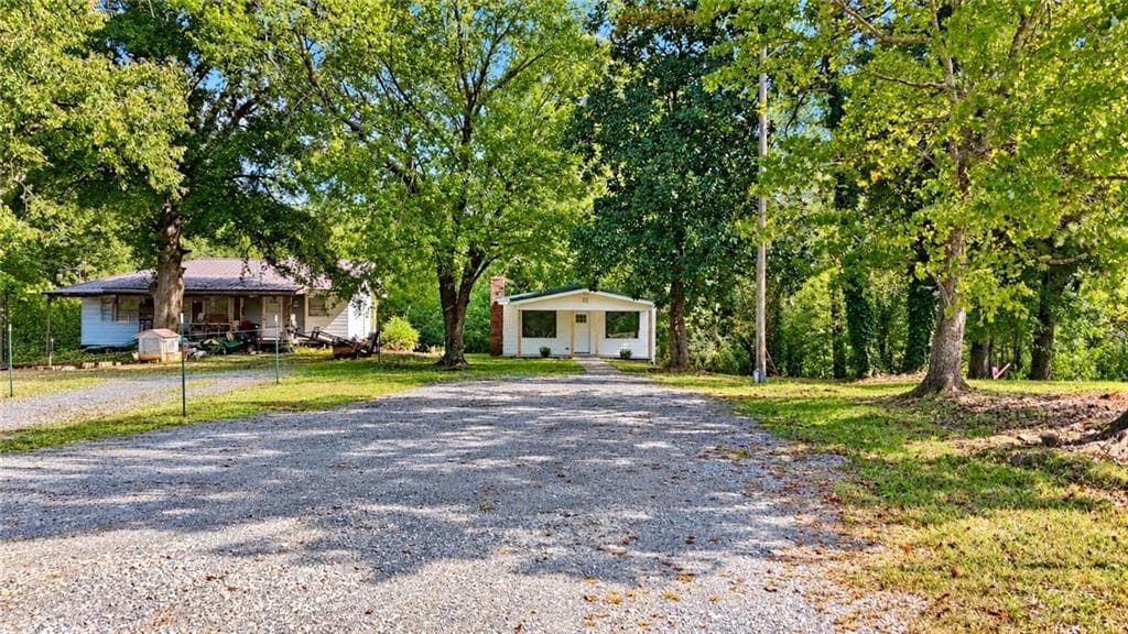 3 bedroom, 1 bathroom, 1,176 sq ft single family residence for sale at 1051 Cavender Road, Dalton, GA 30721 — photo 2