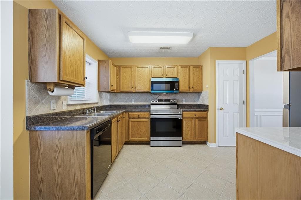 3 bedroom, 3 bathroom, 1,550 sq ft single family residence for rent at 2562 Plymouth Way, Conyers, GA 30013 for $1,850 a month — photo 3