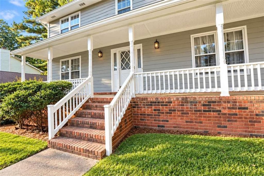5 bedroom, 4 bathroom single family residence under contract at 4472 Woodland Forest Drive, Stone Mountain, GA 30083 — photo 3