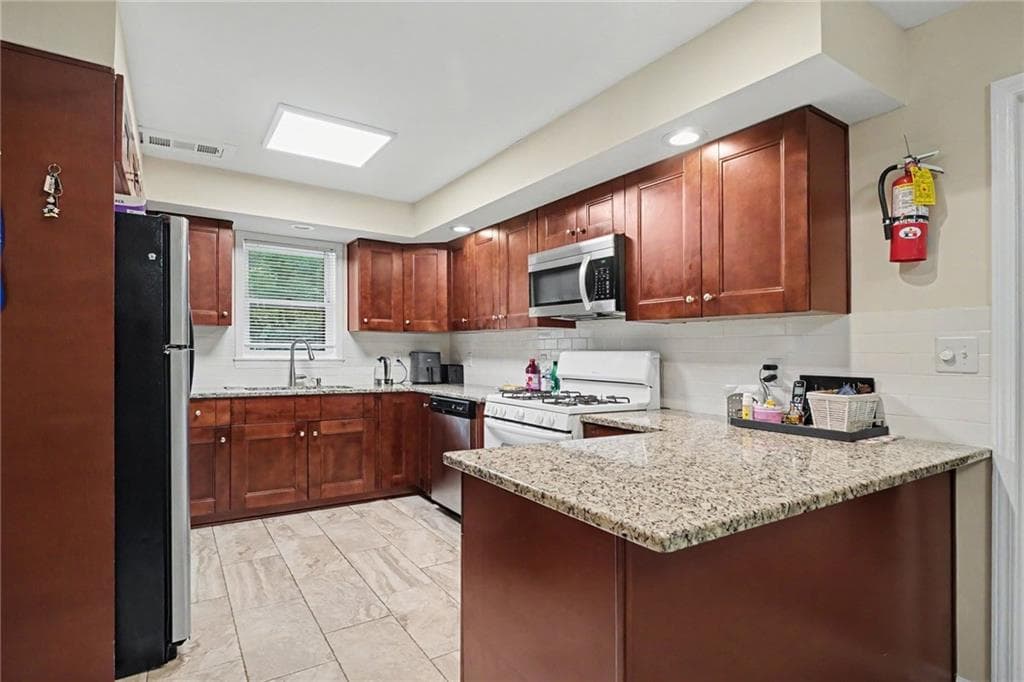 4 bedroom, 5 bathroom, 2,446 sq ft single family residence for sale at 3605 Shallowford Road, Marietta, GA 30062 — photo 6