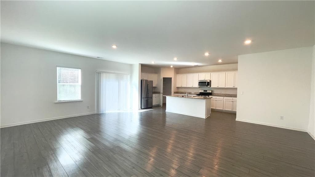 5 bedroom, 3 bathroom, 2,178 sq ft single family residence for rent at 392 Golden Eagle Parkway, Braselton, GA 30517 for $2,200 a month — photo 3