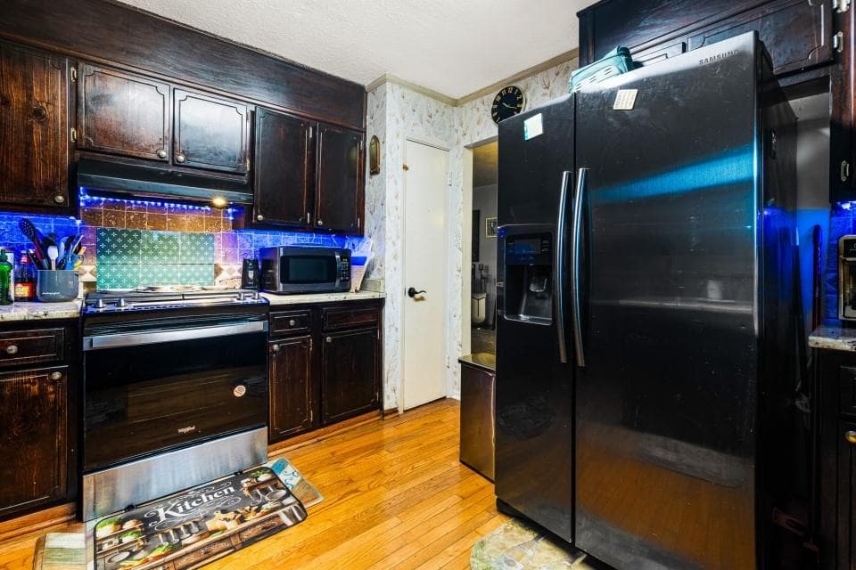 4 bedroom, 3 bathroom, 1,768 sq ft single family residence for sale at 5846 Fox Run, Rex, GA 30273 — photo 6