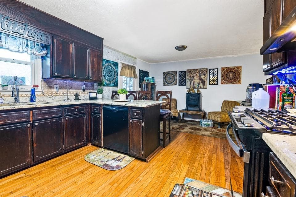 4 bedroom, 3 bathroom, 1,768 sq ft single family residence for sale at 5846 Fox Run, Rex, GA 30273 — photo 7