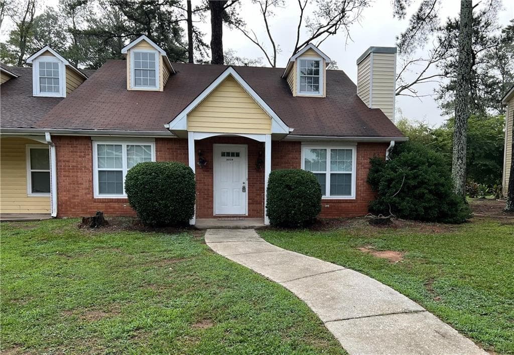 3 bedroom, 2 bathroom, 1,440 sq ft duplex for rent at 2613 Country Trace B, Conyers, GA 30013 for $1,480 a month
