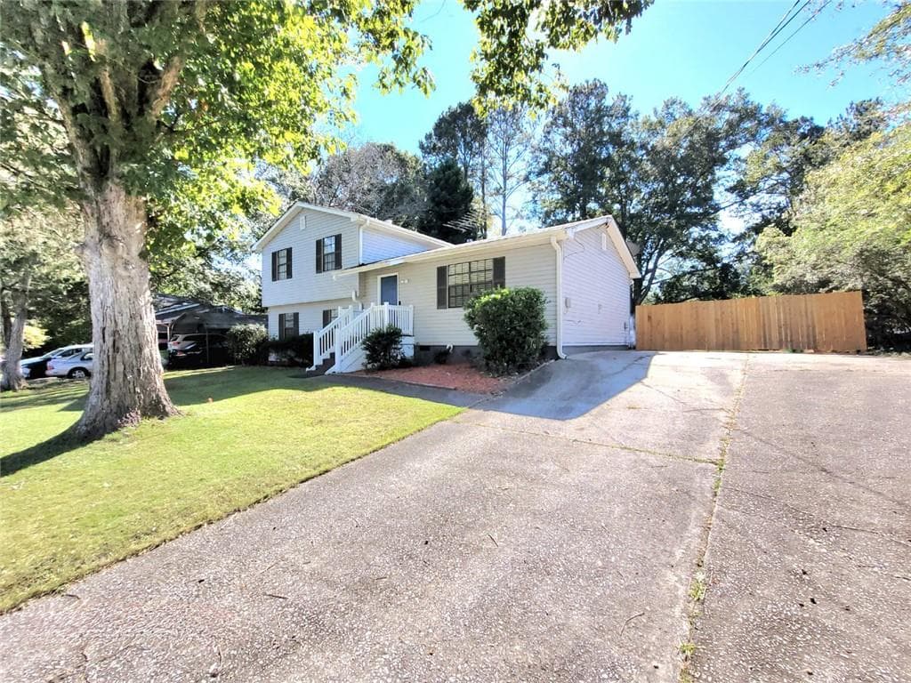 4 bedroom, 2 bathroom, 1,540 sq ft single family residence for rent at 2716 Aruba Drive, Powder Springs, GA 30127 for $2,000 a month — photo 3
