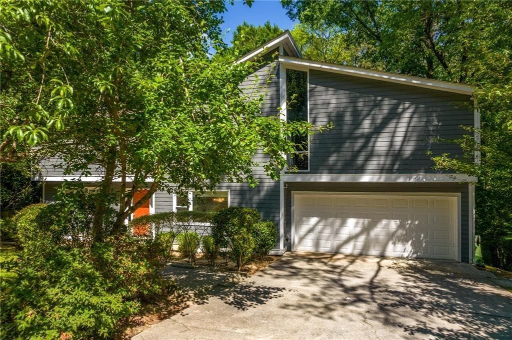 5 bedroom, 5 bathroom, 4,087 sq ft single family residence for rent at 2720 Margaret Mitchell Drive, Atlanta, GA 30327 for $5,500 a month — photo 2