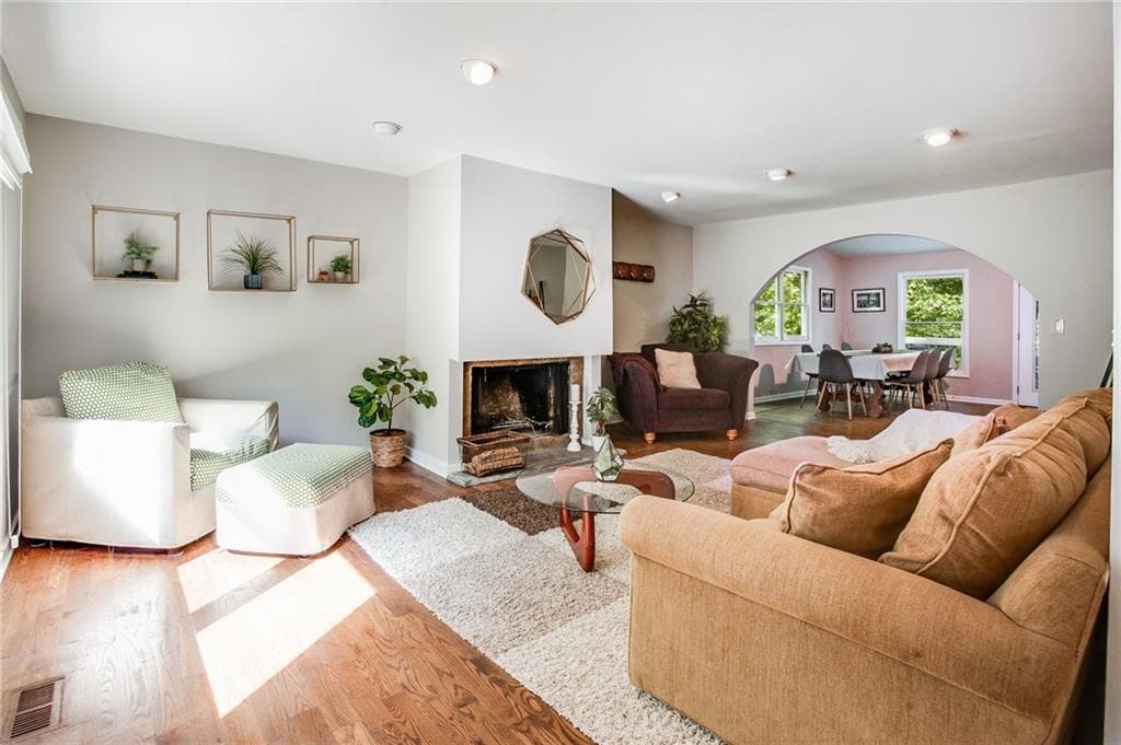5 bedroom, 5 bathroom, 4,087 sq ft single family residence for rent at 2720 Margaret Mitchell Drive, Atlanta, GA 30327 for $5,500 a month — photo 3