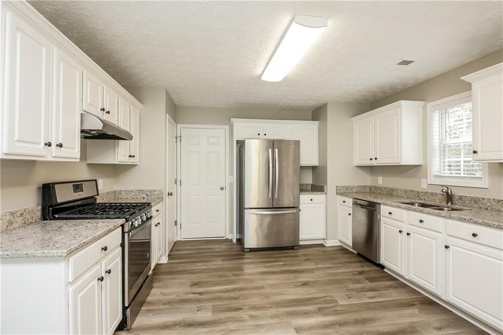 3 bedroom, 3 bathroom, 1,670 sq ft single family residence for rent at 8040 Paddocks Mill Drive, Cumming, GA 30041 for $2,155 a month — photo 2