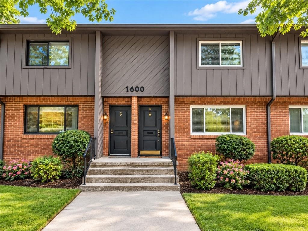 2 bedroom, 2 bathroom, 1,064 sq ft condominium for rent at 1600 briarcliff 4, Atlanta, GA 30306 for $2,000 a month — photo 1 of 11