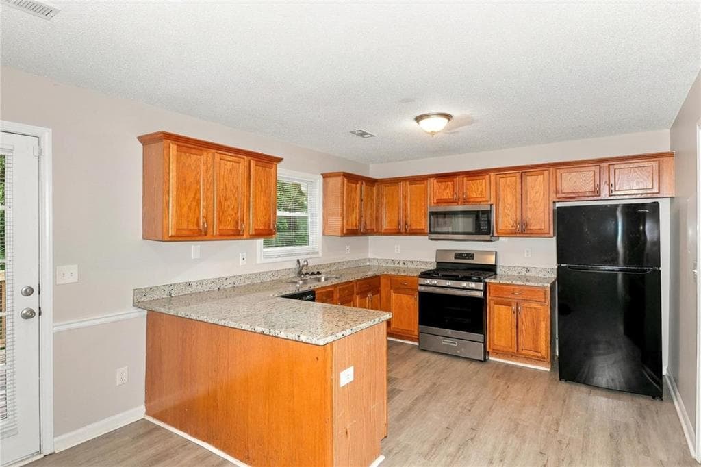 4 bedroom, 3 bathroom, 1,716 sq ft single family residence for rent at 5730 Broadleaf Way, Atlanta, GA 30349 for $2,180 a month — photo 3