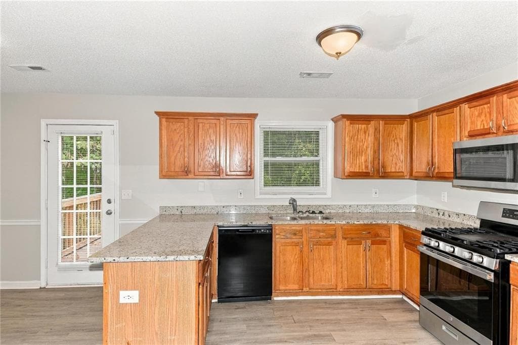 4 bedroom, 3 bathroom, 1,716 sq ft single family residence for rent at 5730 Broadleaf Way, Atlanta, GA 30349 for $2,180 a month — photo 4