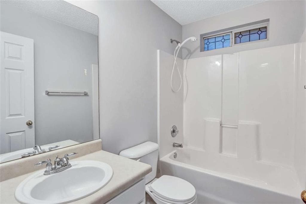 5 bedroom, 3 bathroom, 1,892 sq ft single family residence under contract at 4001 Angels Drive, Stockbridge, GA 30281 — photo 7