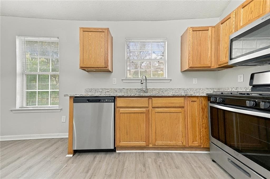 3 bedroom, 3 bathroom, 2,084 sq ft single family residence for rent at 2079 Sugar Creek Falls Court, Atlanta, GA 30316 for $2,135 a month — photo 2