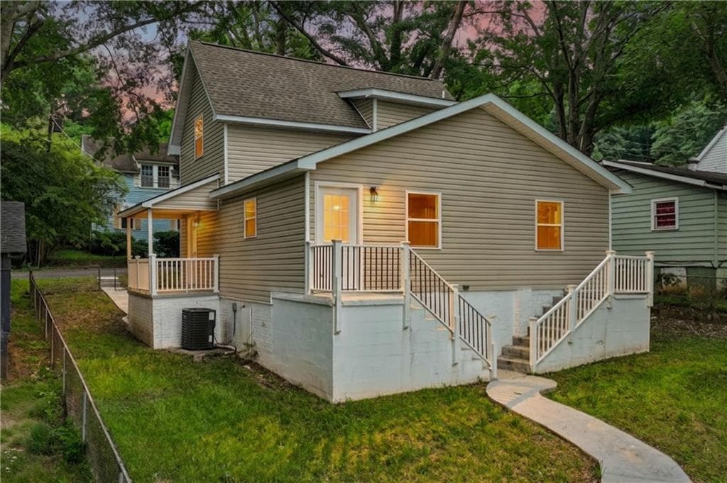 3 bedroom, 2 bathroom, 1,294 sq ft single family residence for rent at 13 Hillside Avenue, Lindale, GA 30147 for $1,400 a month — photo 1 of 21