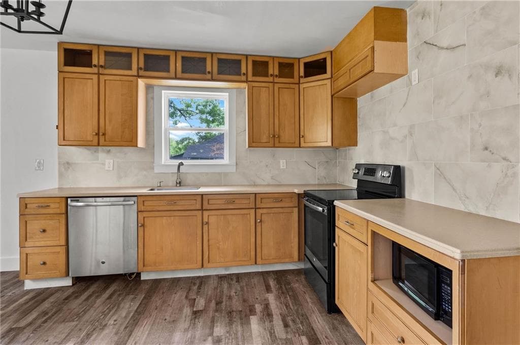 3 bedroom, 2 bathroom, 1,294 sq ft single family residence for rent at 13 Hillside Avenue, Lindale, GA 30147 for $1,400 a month — photo 9