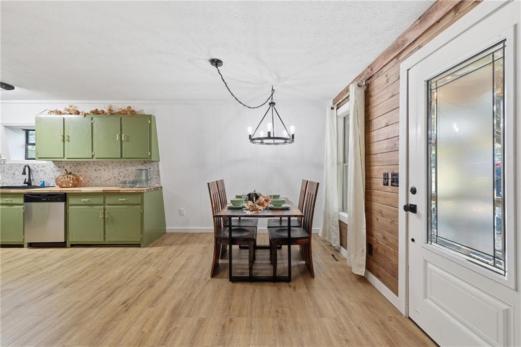 3 bedroom, 2 bathroom, 1,320 sq ft single family residence under contract at 375 Wilbanks Street, Baldwin, GA 30511 — photo 7