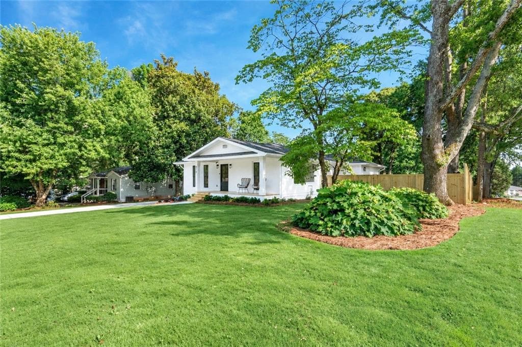 3 bedroom, 3 bathroom, 1,900 sq ft single family residence for rent at 970 Pinedale Drive, Smyrna, GA 30080 for $3,400 a month — photo 2