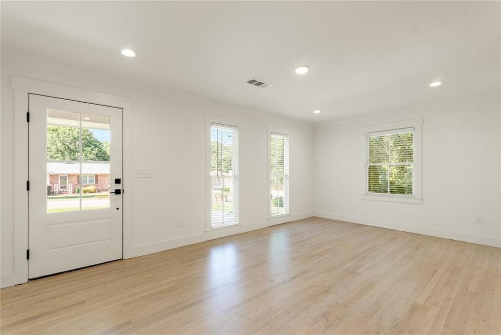 3 bedroom, 3 bathroom, 1,900 sq ft single family residence for rent at 970 Pinedale Drive, Smyrna, GA 30080 for $3,400 a month — photo 4