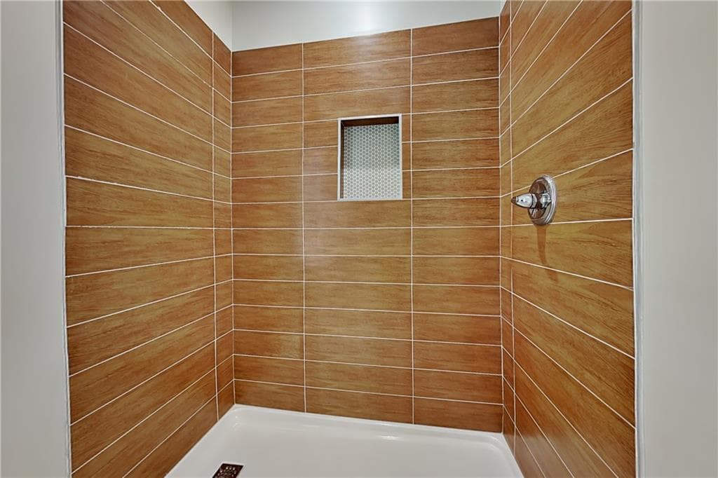 3 bedroom, 3 bathroom, 2,232 sq ft single family residence for rent at 737 Wilkes Drive, Loganville, GA 30052 for $2,350 a month — photo 9