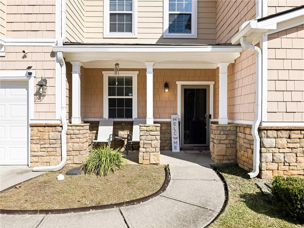 4 bedroom, 3 bathroom, 2,297 sq ft single family residence for sale at 6107 Chastain Way, Fairburn, GA 30213 — photo 5