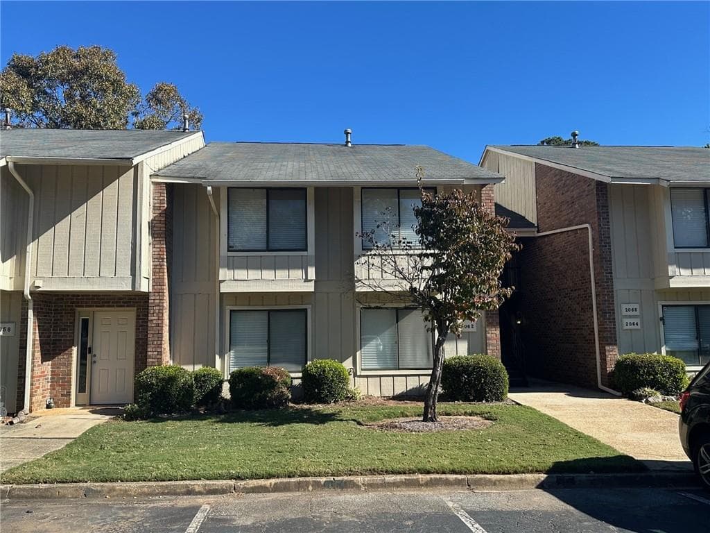 2 bedroom, 2 bathroom, 1,320 sq ft condominium for rent at 2060 Powers Ferry Trace, Marietta, GA 30067 for $1,850 a month — photo 1 of 18