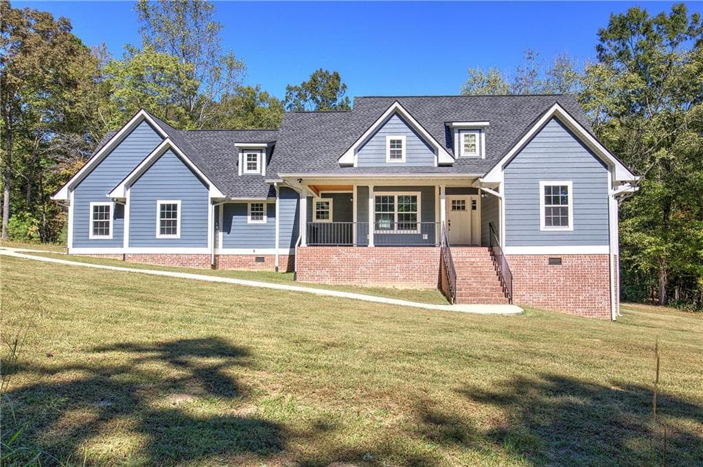 4 bedroom, 4 bathroom, 2,426 sq ft single family residence for sale at 400 Lake View Circle, Summerville, GA 30747 — photo 2