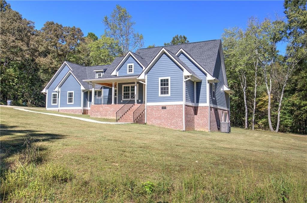 4 bedroom, 4 bathroom, 2,426 sq ft single family residence for sale at 400 Lake View Circle, Summerville, GA 30747 — photo 3