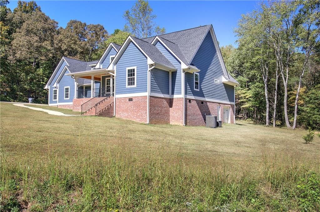 4 bedroom, 4 bathroom, 2,426 sq ft single family residence for sale at 400 Lake View Circle, Summerville, GA 30747 — photo 4