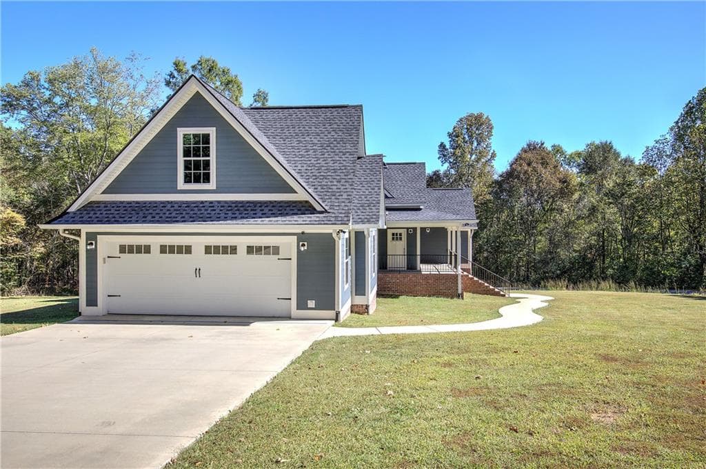 4 bedroom, 4 bathroom, 2,426 sq ft single family residence for sale at 400 Lake View Circle, Summerville, GA 30747 — photo 5