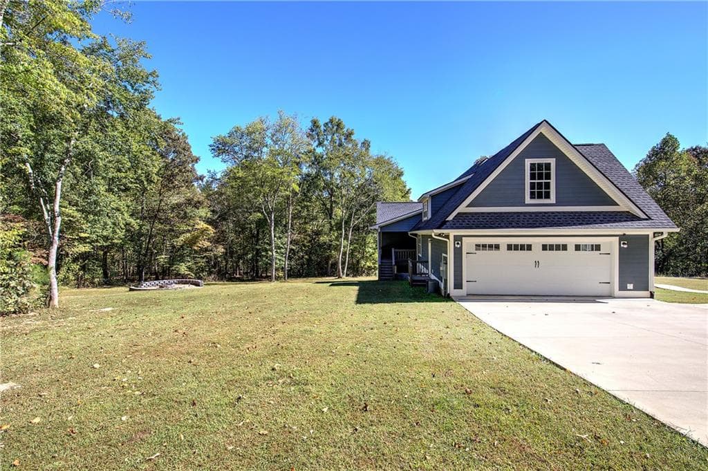 4 bedroom, 4 bathroom, 2,426 sq ft single family residence for sale at 400 Lake View Circle, Summerville, GA 30747 — photo 9