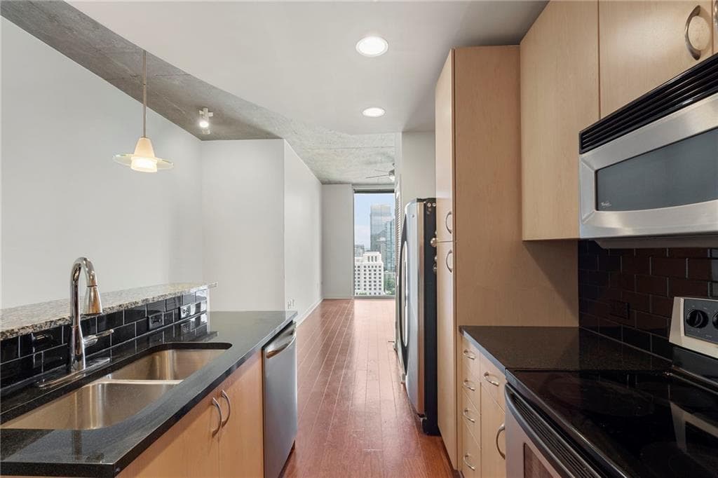 1 bedroom, 1 bathroom, 796 sq ft condominium for rent at 860 Peachtree Street 1910, Atlanta, GA 30308 for $2,000 a month — photo 8