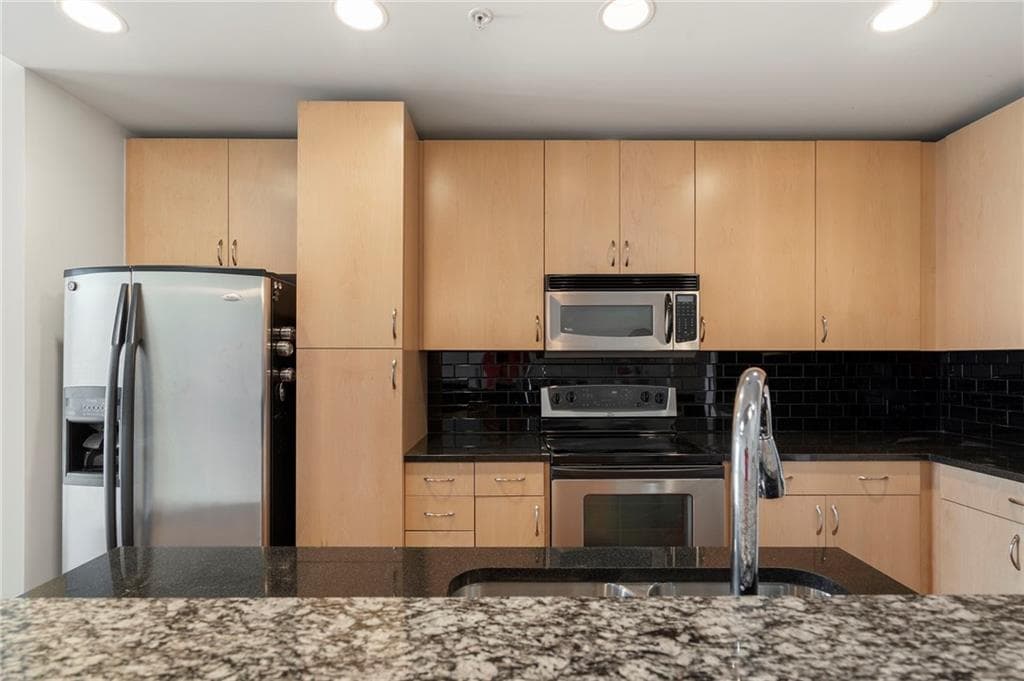1 bedroom, 1 bathroom, 796 sq ft condominium for rent at 860 Peachtree Street 1910, Atlanta, GA 30308 for $2,000 a month — photo 9