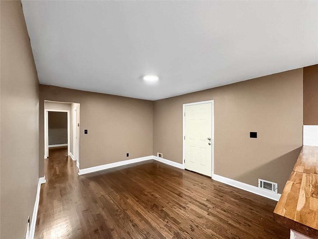 3 bedroom, 1 bathroom, 1,125 sq ft single family residence for sale at 1111 Luther Drive, Mableton, GA 30126 — photo 10