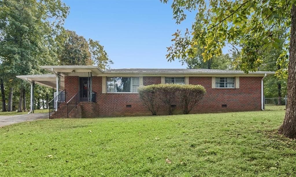 3 bedroom, 2 bathroom, 1,458 sq ft single family residence for sale at 40 Summit Drive, Lindale, GA 30147