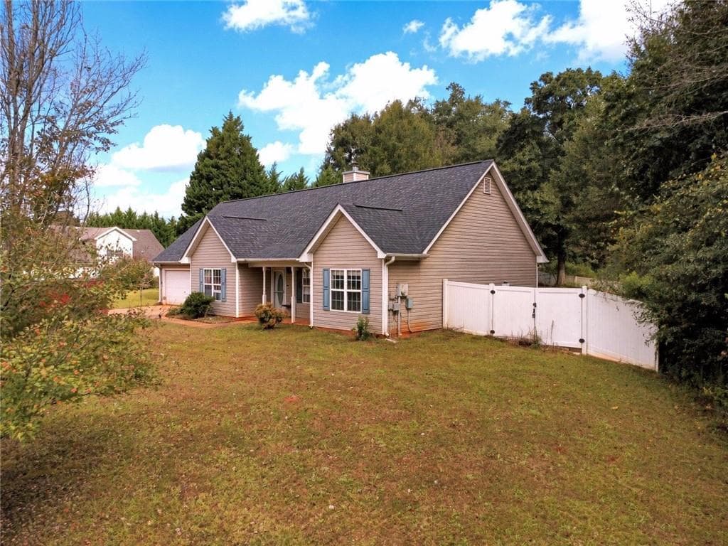 3 bedroom, 2 bathroom, 1,591 sq ft single family residence for sale at 513 WYLDEROSE LN., Locust Grove, GA 30248 — photo 2