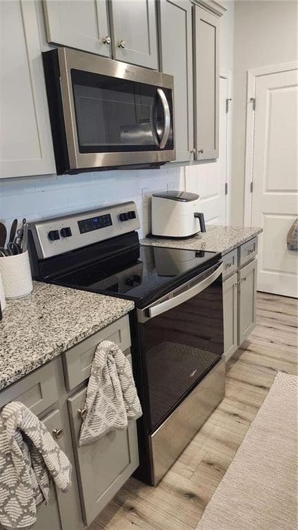 3 bedroom, 3 bathroom, 1,600 sq ft single family residence for sale at 11692 Mendenhall Court, Hampton, GA 30228 — photo 4