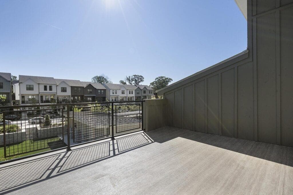 3 bedroom, 3 bathroom, 1,429 sq ft townhouse for sale at 1354 Breezy Street 250, Atlanta, GA 30315 — photo 4
