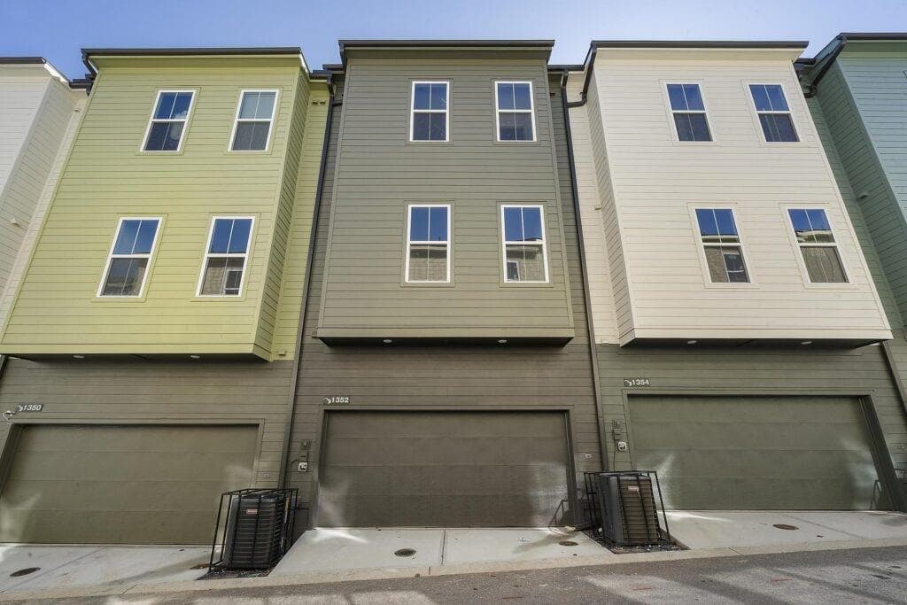 3 bedroom, 3 bathroom, 1,429 sq ft townhouse for sale at 1354 Breezy Street 250, Atlanta, GA 30315 — photo 6