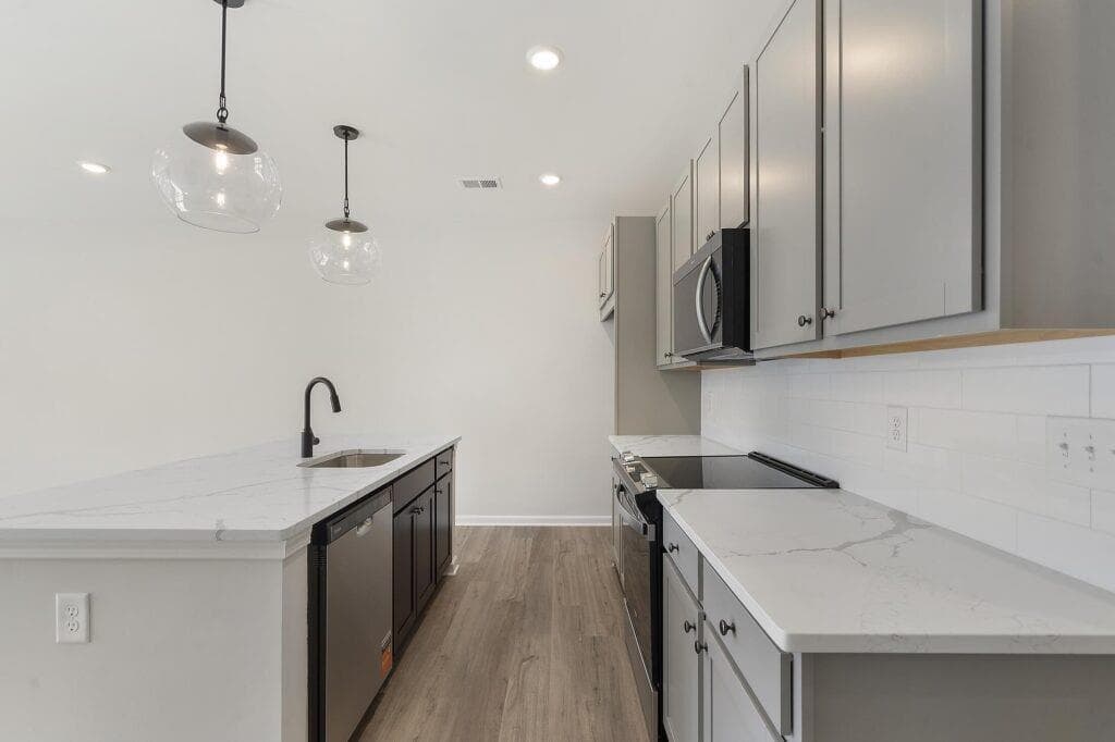 3 bedroom, 3 bathroom, 1,429 sq ft townhouse for sale at 1354 Breezy Street 250, Atlanta, GA 30315 — photo 8