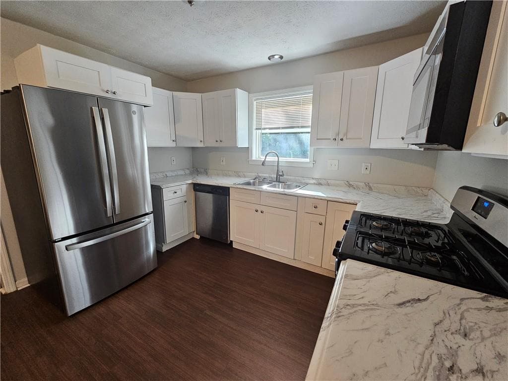 4 bedroom, 3 bathroom, 1,950 sq ft single family residence for rent at 6255 Beaver Creek Trail, Atlanta, GA 30349 for $2,550 a month — photo 5