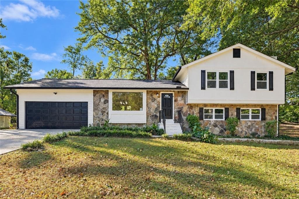 3 bedroom, 2 bathroom, 1,728 sq ft single family residence for sale at 103 Hemlock Way, Stockbridge, GA 30281 — photo 1 of 35