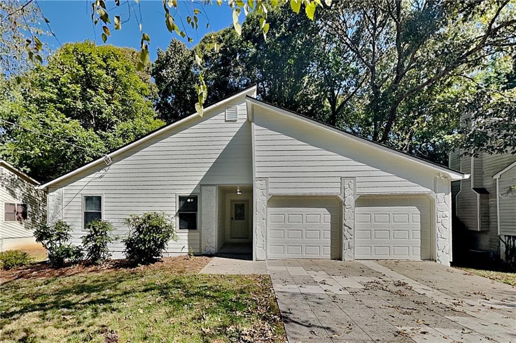 3 bedroom, 2 bathroom, 1,460 sq ft single family residence for rent at 346 Ridgedale Way, Lawrenceville, GA 30044 for $2,145 a month — photo 1 of 18