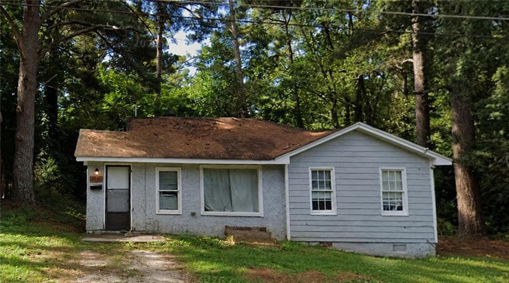 3 bedroom, 1 bathroom, 841 sq ft single family residence for sale at 1201 Lake Drive, Jonesboro, GA 30236