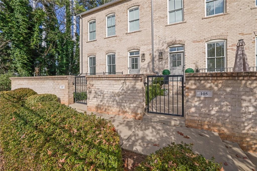 3 bedroom, 4 bathroom, 3,363 sq ft townhouse for rent at 107 Old Orchard Lane, Roswell, GA 30075 for $4,800 a month — photo 2