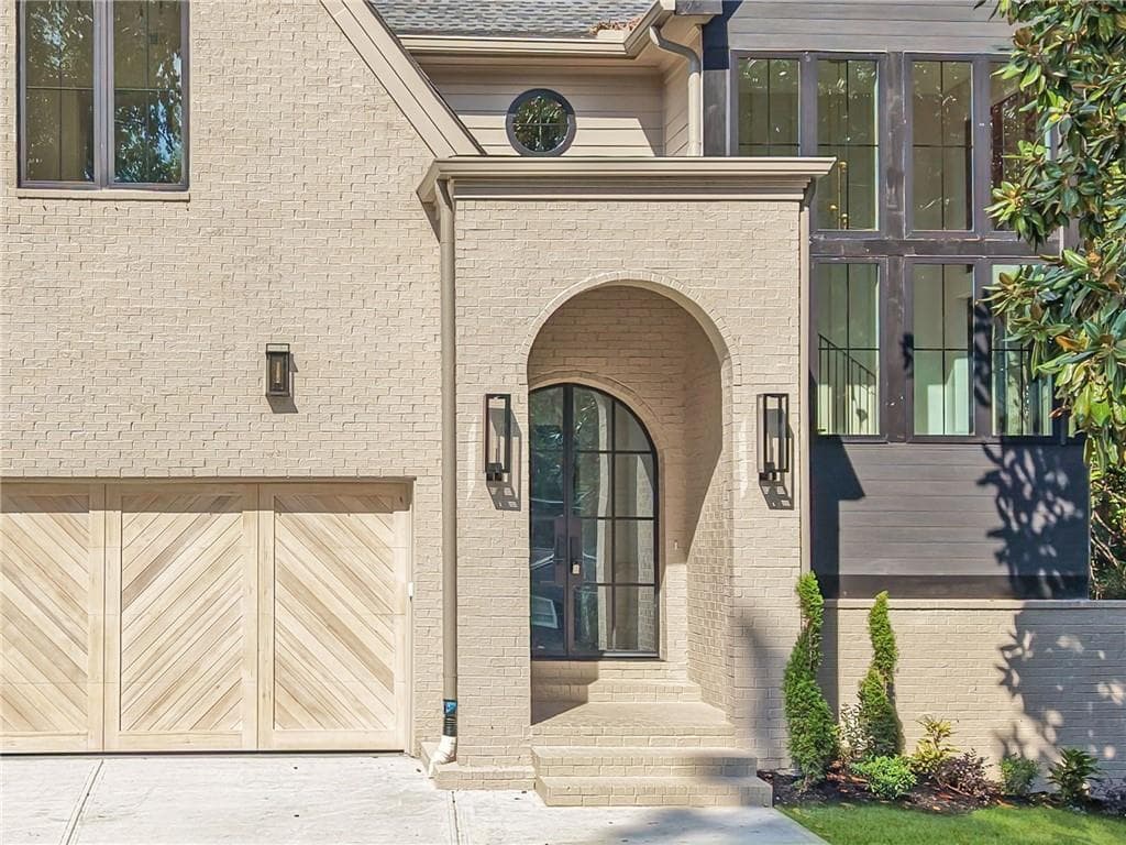 5 bedroom, 6 bathroom, 4,205 sq ft single family residence for sale at 1500 Bates Court, Brookhaven, GA 30319 — photo 2