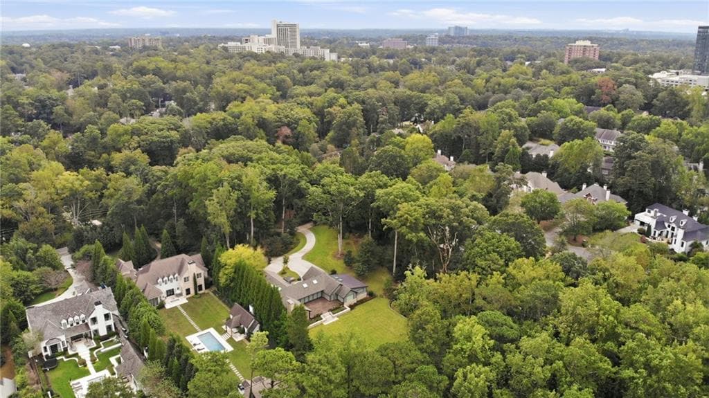 4 bedroom, 4 bathroom, 4,170 sq ft single family residence for sale at 3860 Peachtree Dunwoody Road, Atlanta, GA 30342 — photo 3